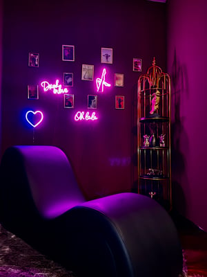 Suite der Sinne: Whirlpool, Sauna, Pole Dance Stange & mehr 